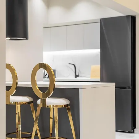 The Martini By Halu! - Modern In The Center *