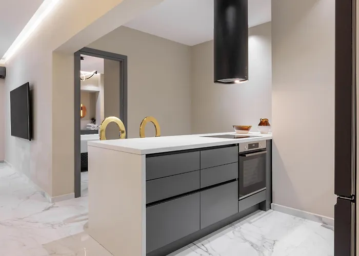 The Martini By Halu! - Modern In The Center *